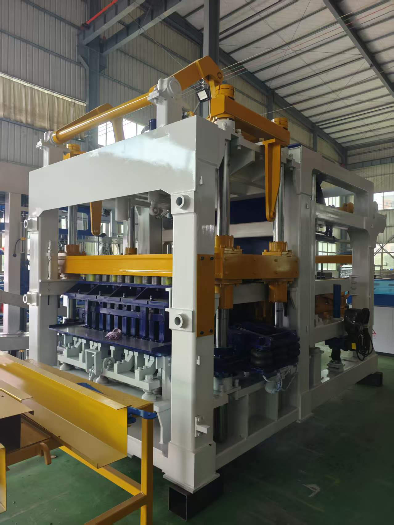Línea de producción de bloques de hormigón enviada con éxito a Asia Central